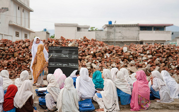 women-key-to-combatting-extremism_600 Girls at a makeshift outdoor school