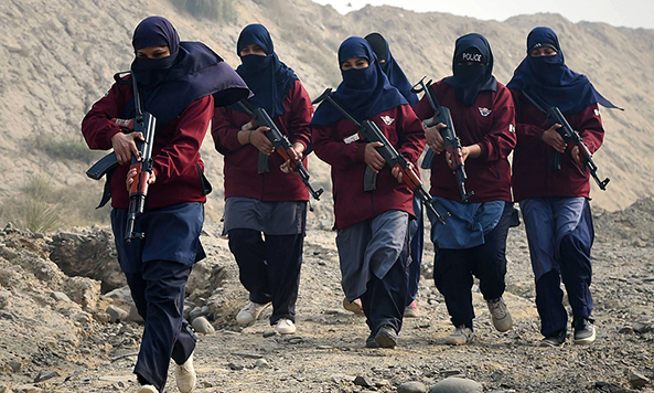 TOPSHOTS-PAKISTAN-UNREST-POLICE-WOMEN